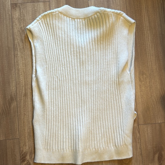 H&M Cream Wide-cut Sweater Vest Size Small - Picture 5 of 5